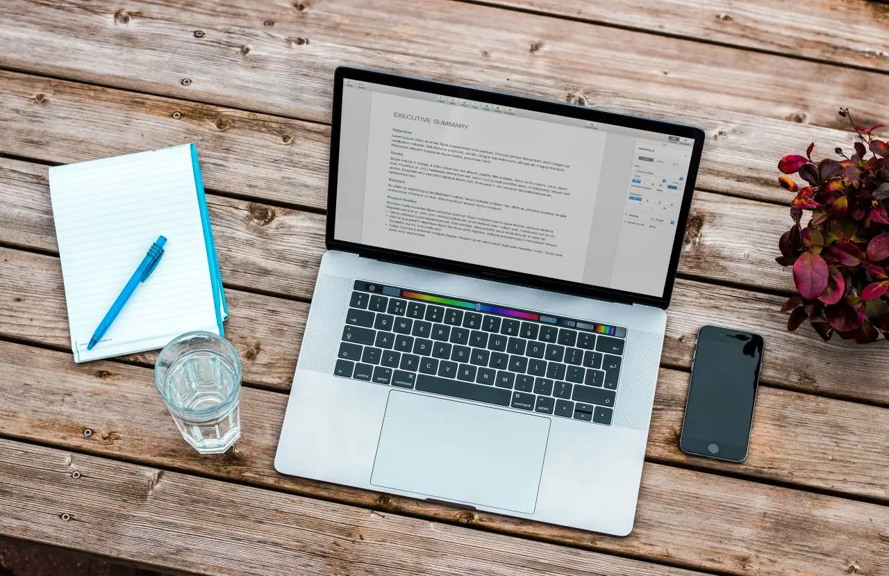 MacBook Pro 15 A1707 bardzo dobrze sprawdza się przy pracach biurowych